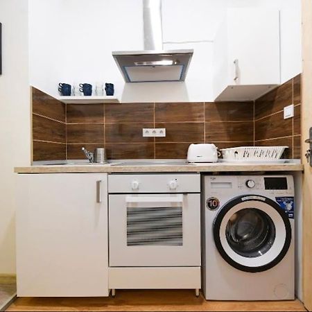 1 Bedroom Flat In Nyar Str., Central Budapeste Exterior foto